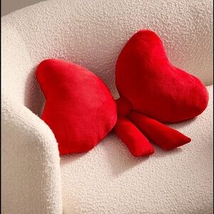 SIMMONS Red Heart Bow Pillow oversized